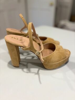 INEZ Camilla Suede sand platform sandal size 10